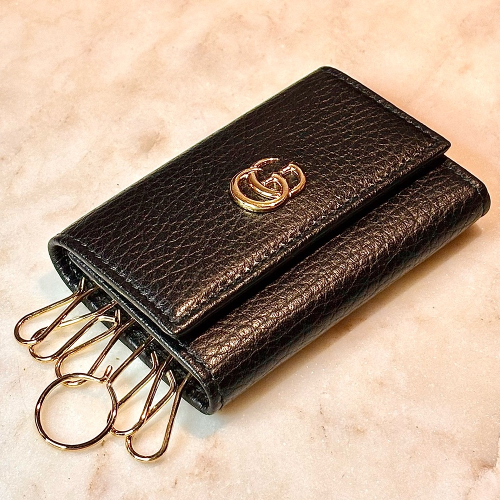 GUCCI GG MARMONT BLACK LEATHER KEY CASE 6 GOLD TONED KEY HOOKS DOUBLE G LIKE NEW - Picture 2 of 14